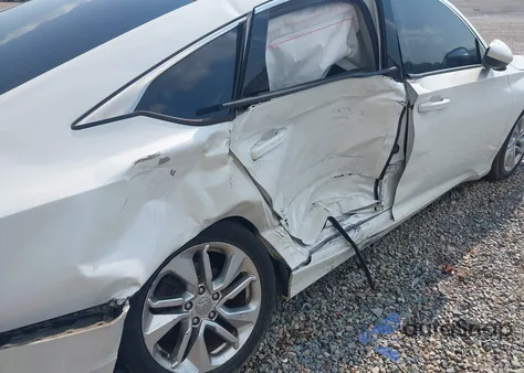 2019 Honda Accord Lx z USA, uszkodzony, nr VIN 1HGCV1F12KA068755